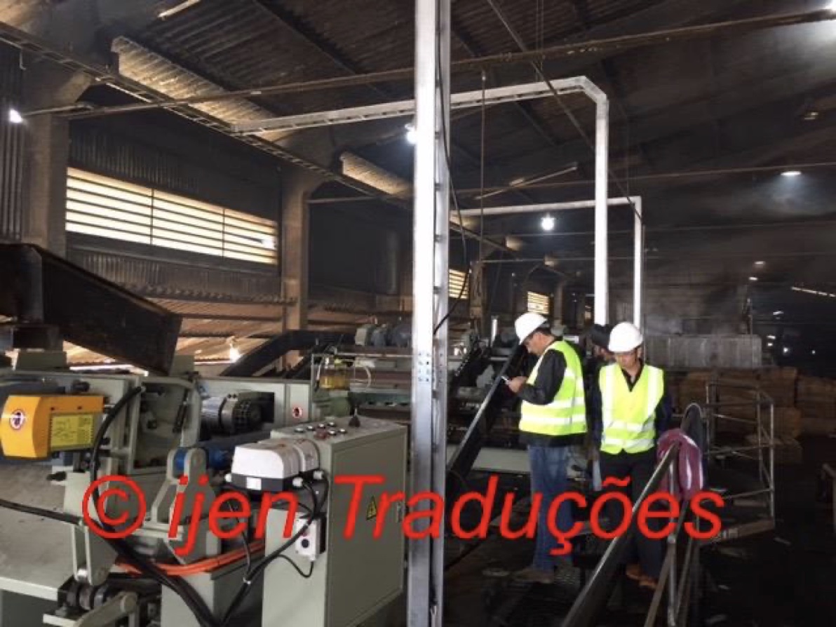Acompanhamento técnico durante instalação de máquinas em fábrica