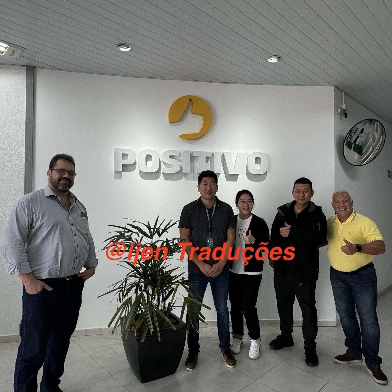Equipe em visita empresarial à Positivo